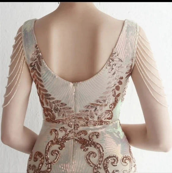 Gold, Floral,V Neck, Round Back, Sleeveless,  Beaded, Sequined,  Mermaid… - Picture 5 of 13